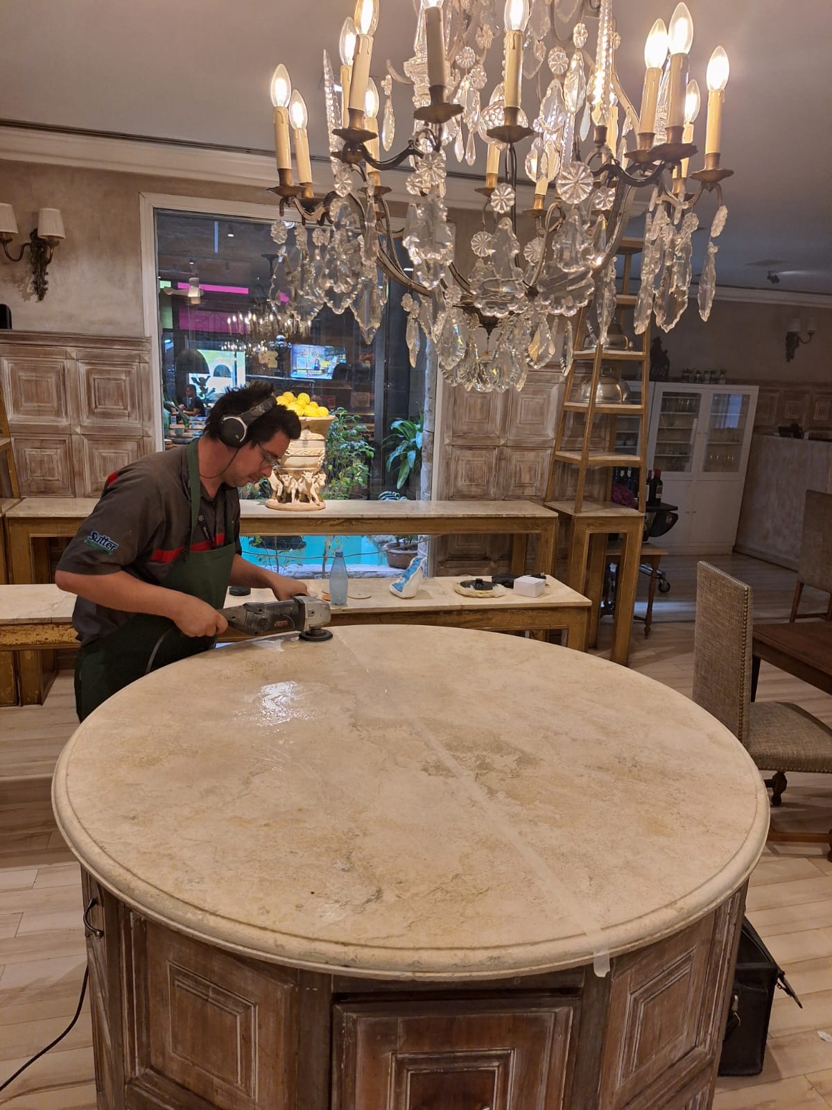 Pulido profesional de mármol con máquinas especializadas